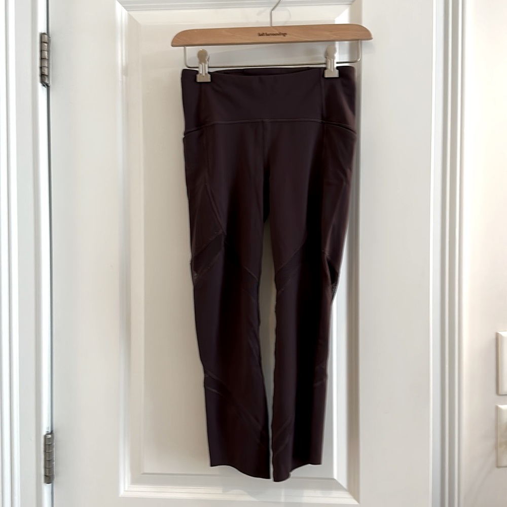 Lululemon Sz 4 Cropped Leggings -side pockets - Picture 2 of 10